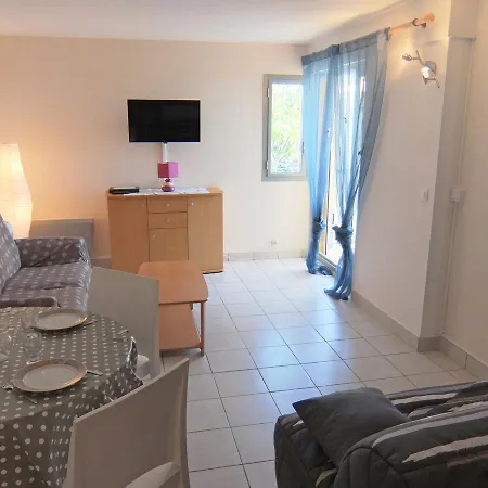 Apartment Le Pharo